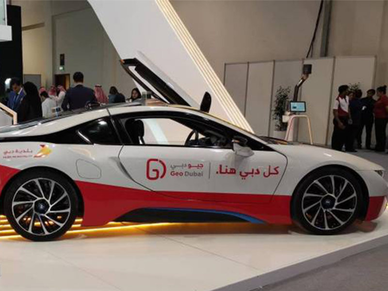 دبي تسدل الستار عن السيارة الجيومكانية الأولى من نوعها في العالم